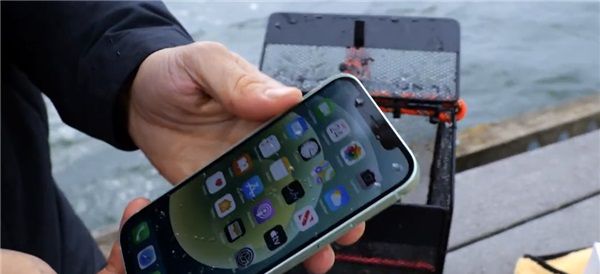 iPhone12防水到什么程度 iPhone12防水测试分享截图