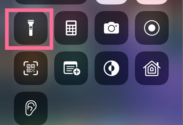 苹果手机手电筒快捷键在哪里设置?苹果手机一键开启手电筒操作步骤截图